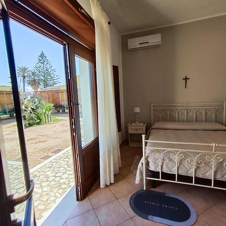 Casolare Nelle Saline Bed & Breakfast Torre Nubia Dış mekan fotoğraf