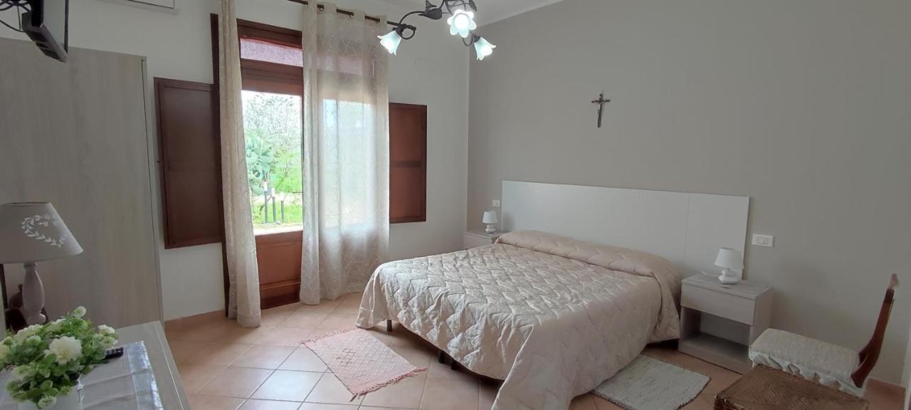 Casolare Nelle Saline Bed & Breakfast Torre Nubia Dış mekan fotoğraf