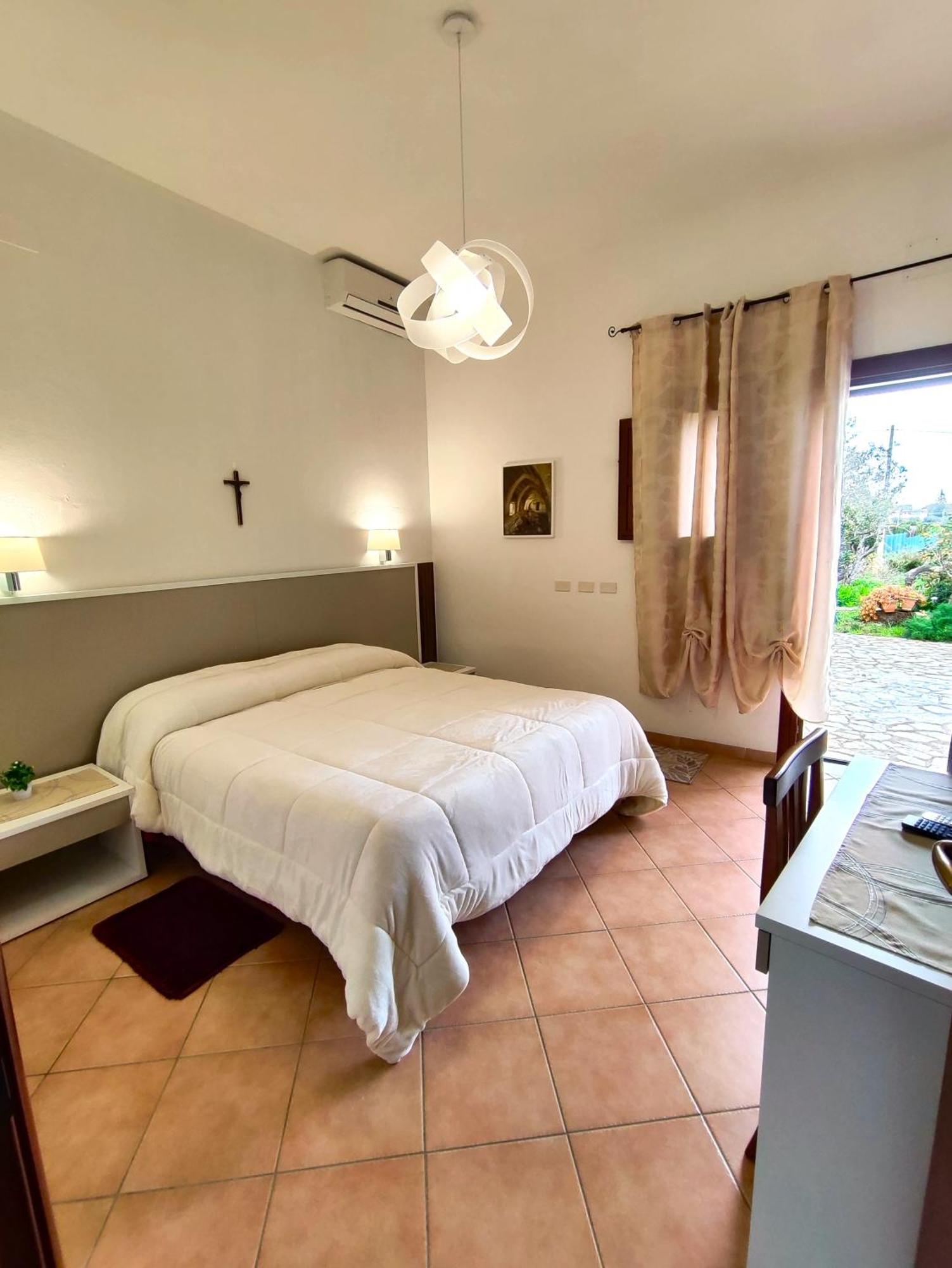Casolare Nelle Saline Bed & Breakfast Torre Nubia Dış mekan fotoğraf